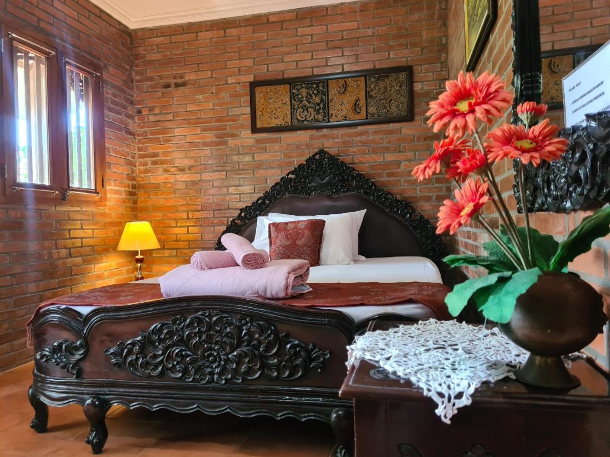 Ndalem Suryo Saptono Guest House Tugu المظهر الخارجي الصورة
