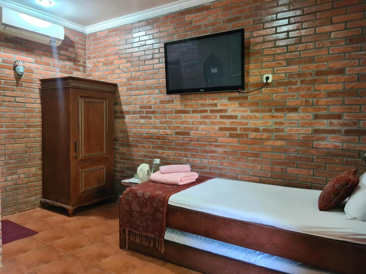 Ndalem Suryo Saptono Guest House Tugu المظهر الخارجي الصورة