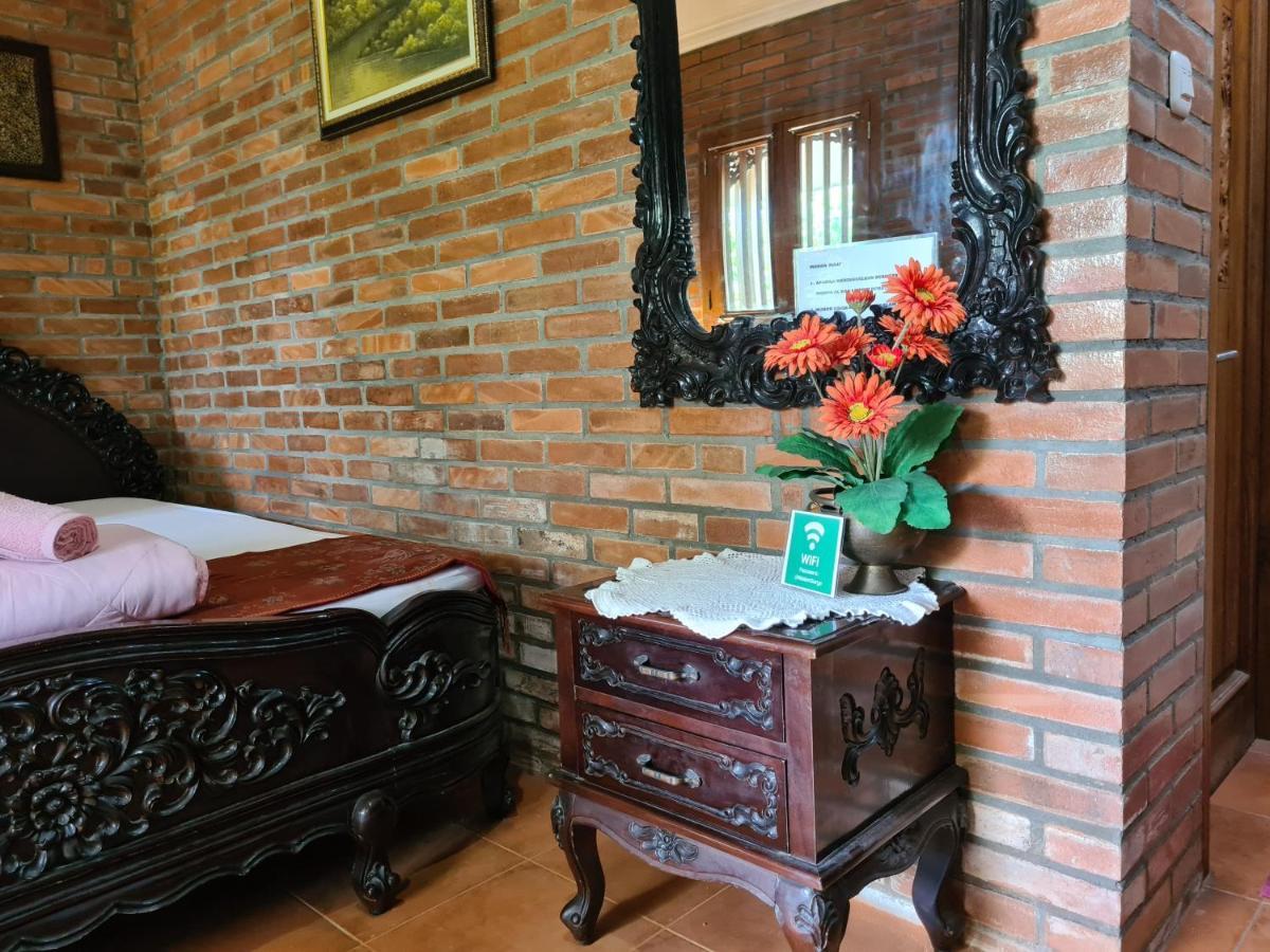 Ndalem Suryo Saptono Guest House Tugu المظهر الخارجي الصورة