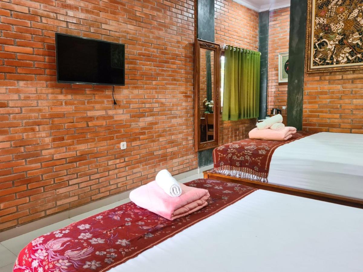 Ndalem Suryo Saptono Guest House Tugu المظهر الخارجي الصورة