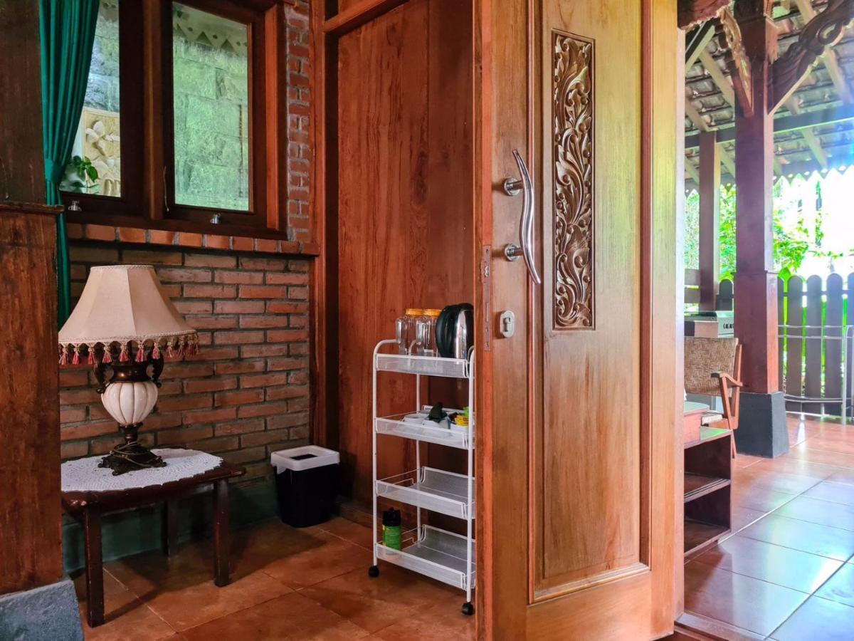 Ndalem Suryo Saptono Guest House Tugu المظهر الخارجي الصورة