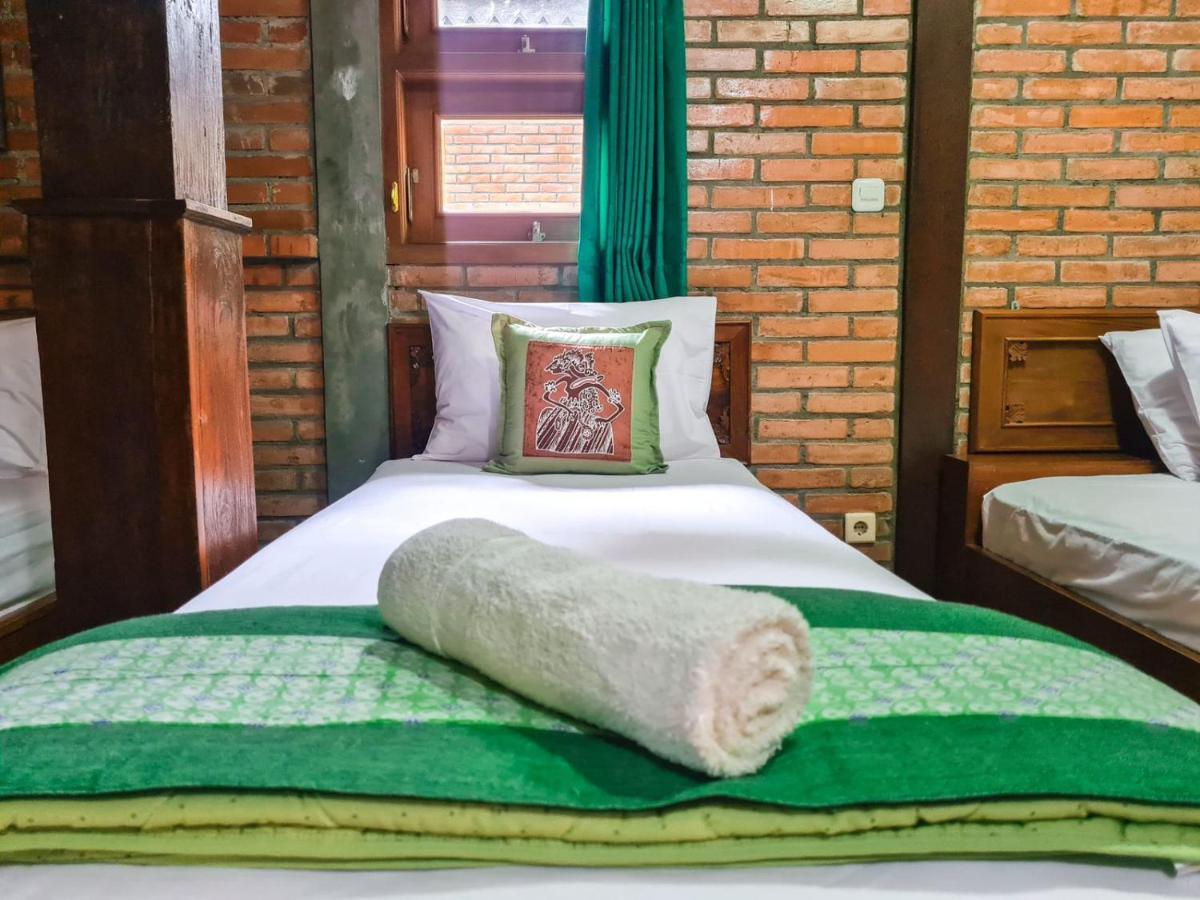Ndalem Suryo Saptono Guest House Tugu المظهر الخارجي الصورة