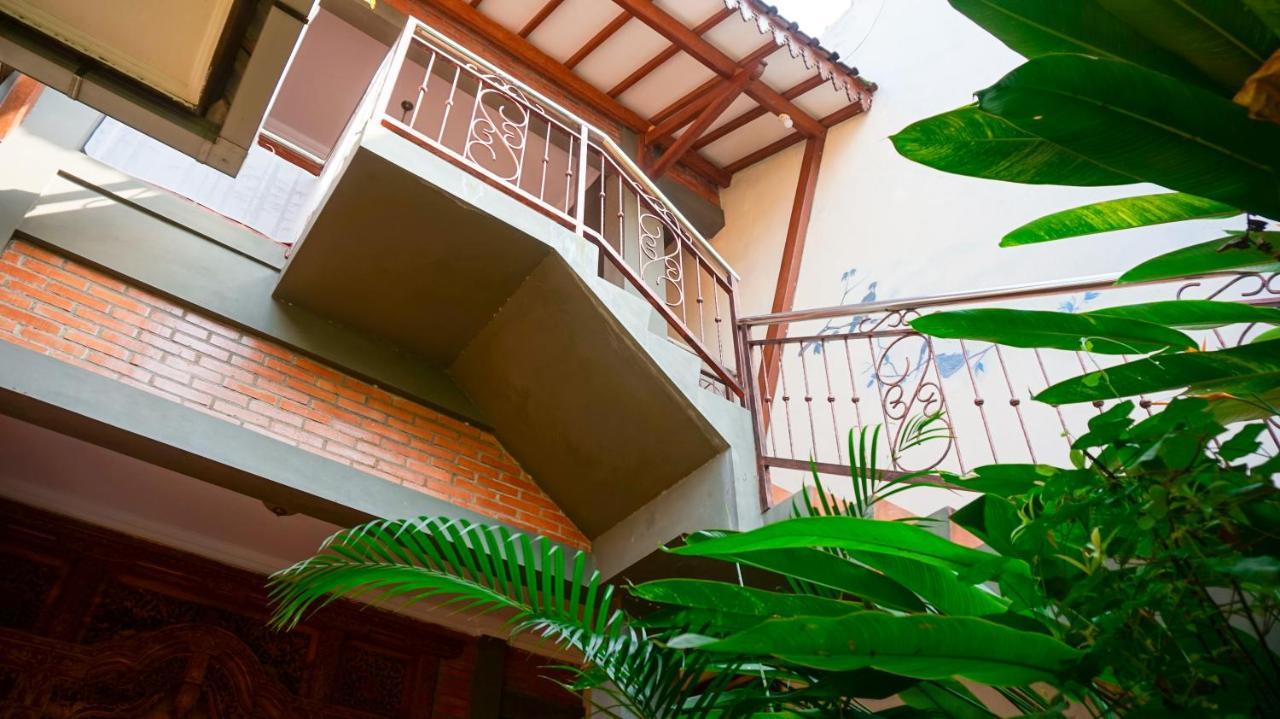 Ndalem Suryo Saptono Guest House Tugu المظهر الخارجي الصورة