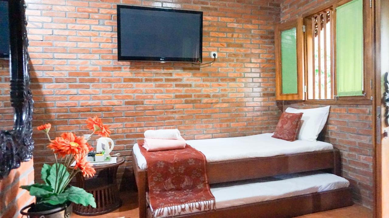 Ndalem Suryo Saptono Guest House Tugu المظهر الخارجي الصورة