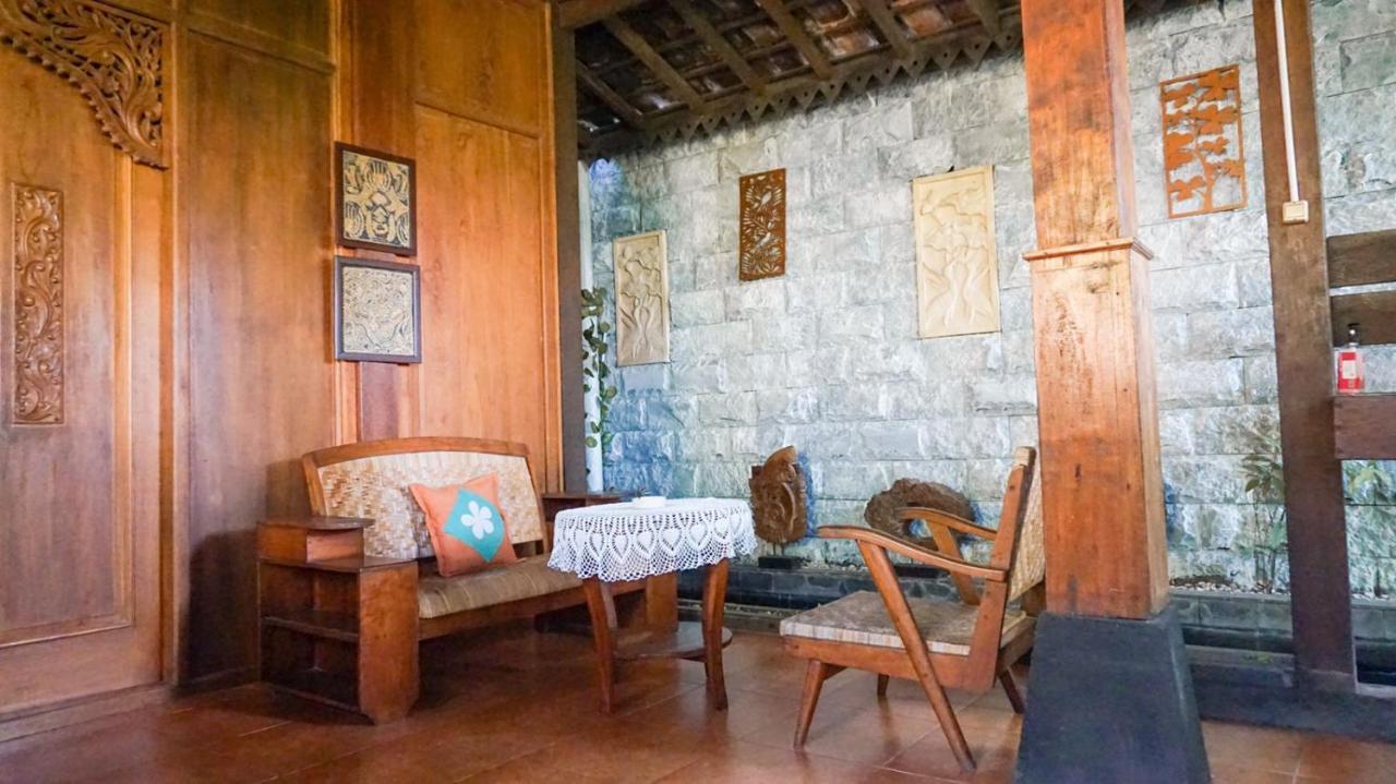 Ndalem Suryo Saptono Guest House Tugu المظهر الخارجي الصورة