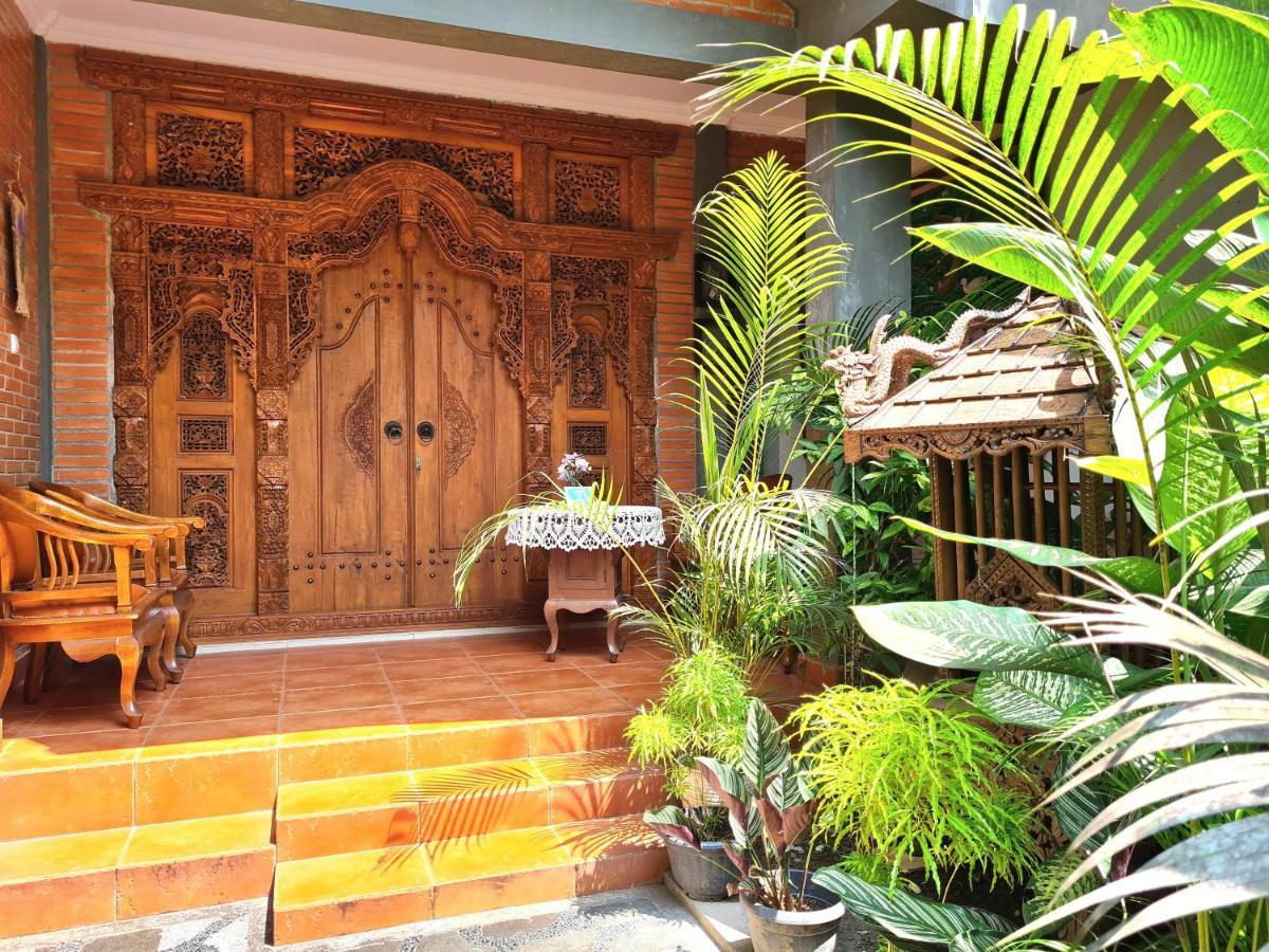 Ndalem Suryo Saptono Guest House Tugu المظهر الخارجي الصورة