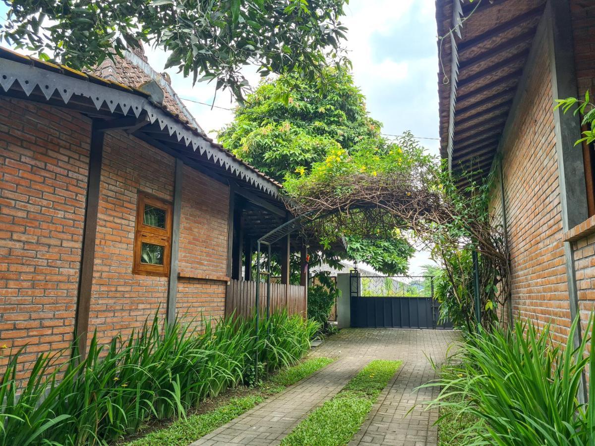 Ndalem Suryo Saptono Guest House Tugu المظهر الخارجي الصورة