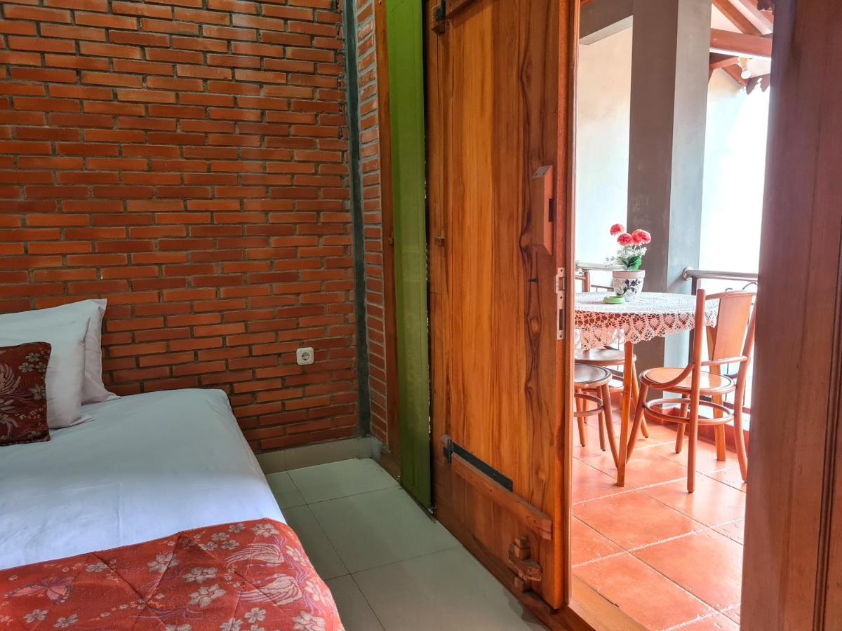 Ndalem Suryo Saptono Guest House Tugu المظهر الخارجي الصورة