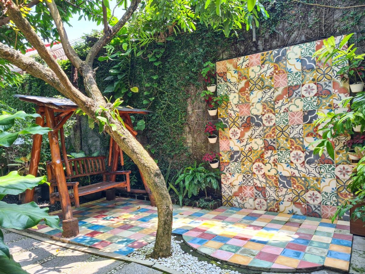 Ndalem Suryo Saptono Guest House Tugu المظهر الخارجي الصورة