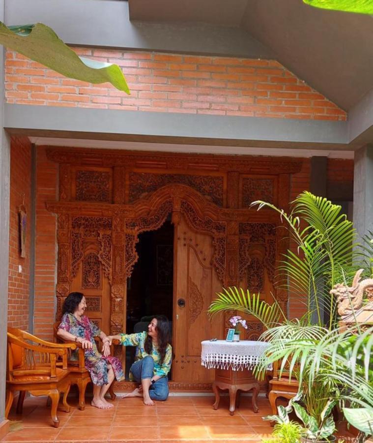 Ndalem Suryo Saptono Guest House Tugu المظهر الخارجي الصورة