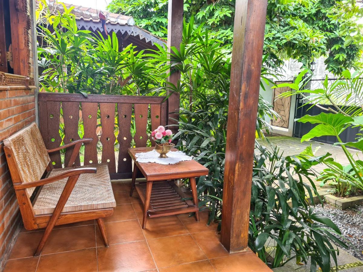 Ndalem Suryo Saptono Guest House Tugu المظهر الخارجي الصورة