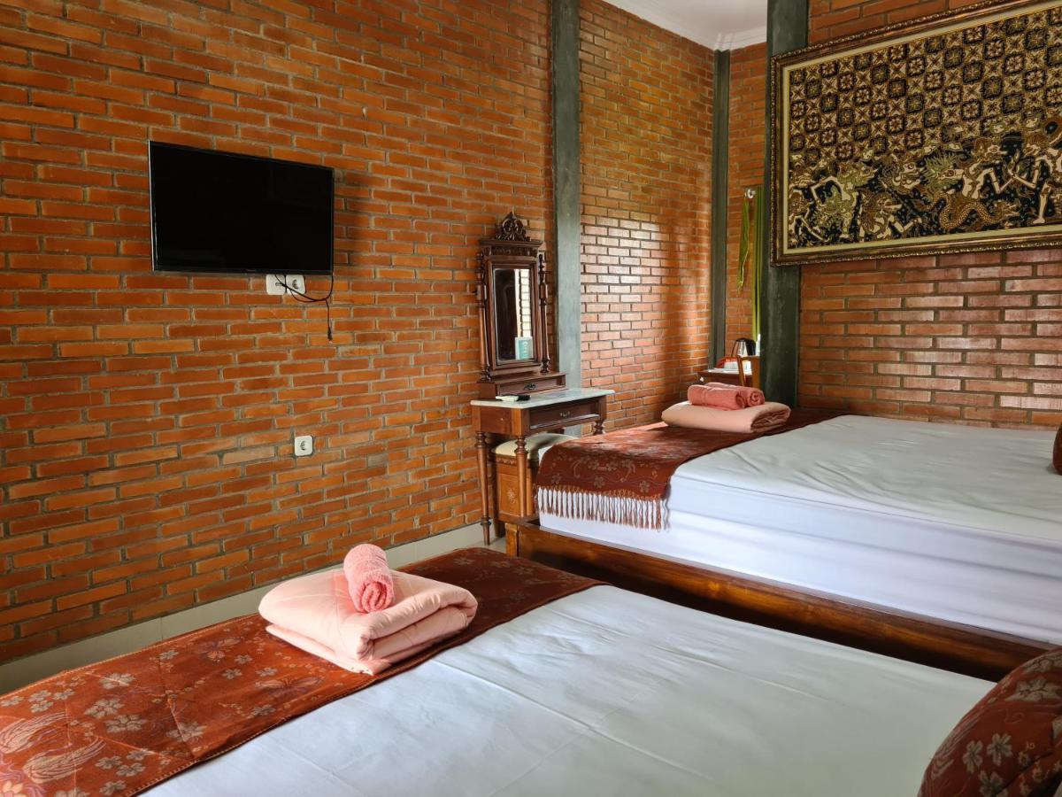 Ndalem Suryo Saptono Guest House Tugu المظهر الخارجي الصورة
