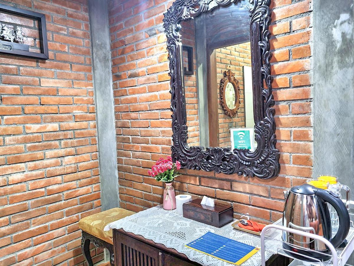 Ndalem Suryo Saptono Guest House Tugu المظهر الخارجي الصورة