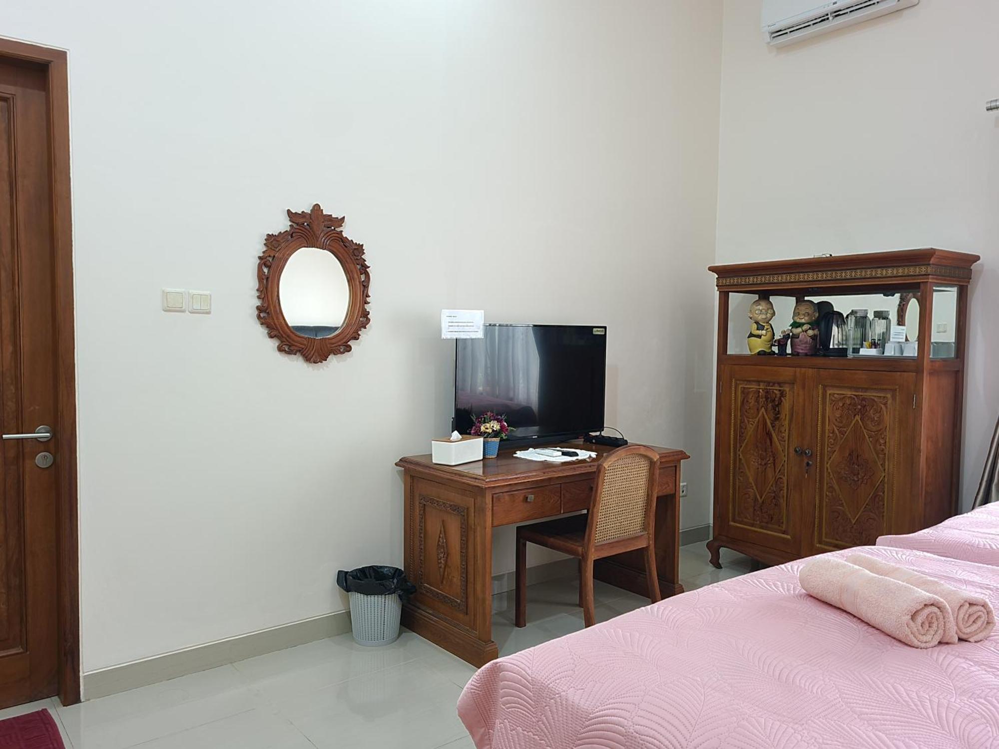 Ndalem Suryo Saptono Guest House Tugu المظهر الخارجي الصورة