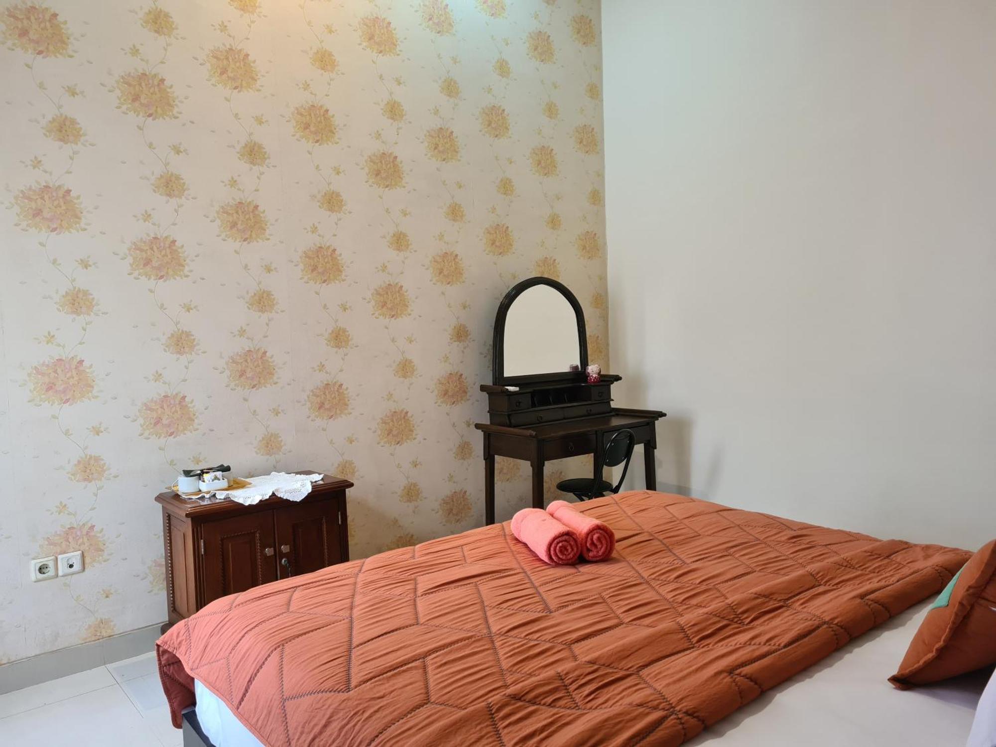 Ndalem Suryo Saptono Guest House Tugu المظهر الخارجي الصورة
