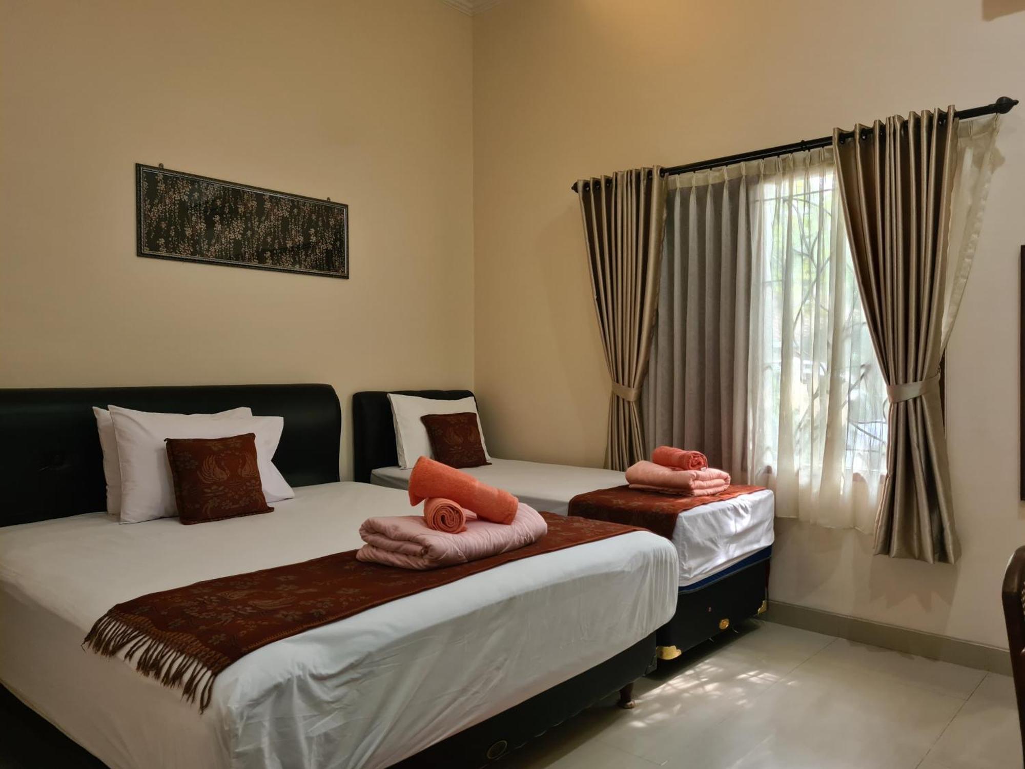 Ndalem Suryo Saptono Guest House Tugu المظهر الخارجي الصورة